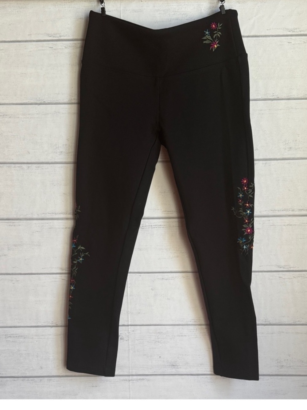 Westbound Black floral details leggings